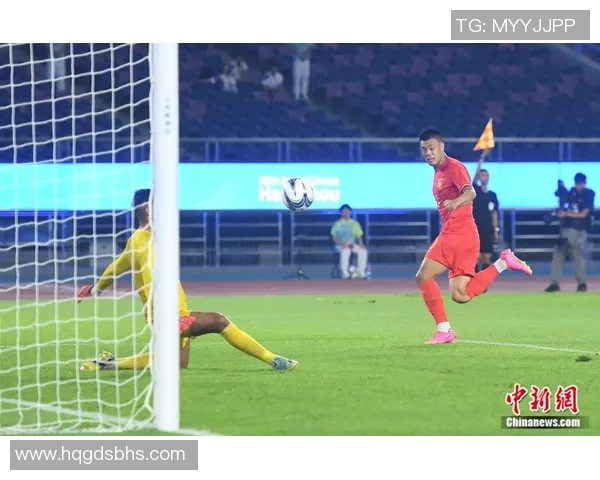 中国男足迎战印度期待在10月13日展现实力与团队精神